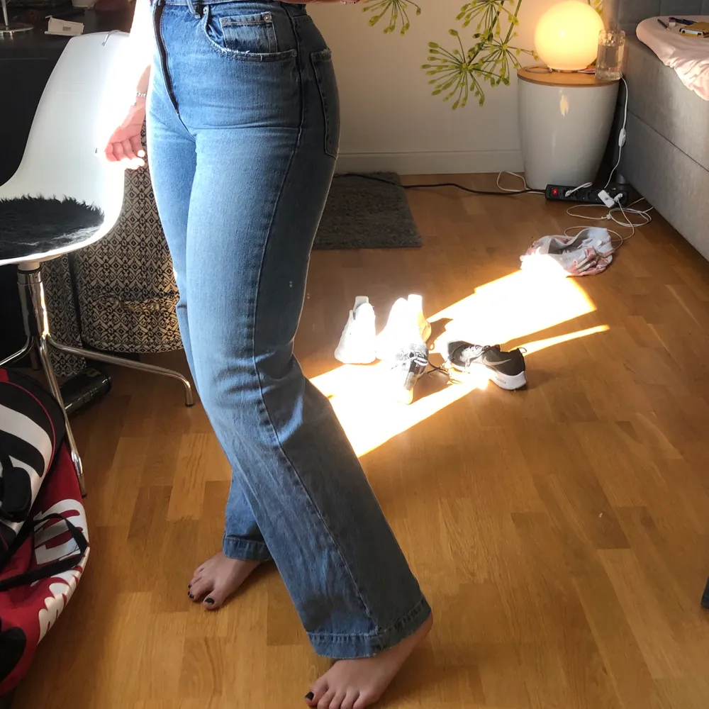 Mina favvojeans från Garage🥺 köpta i USA i vintras men har tyvärr växt ur dom😭 Supertrendiga, storlek 03 skulle uppskatta till 25/26 midja. Jeans & Byxor.