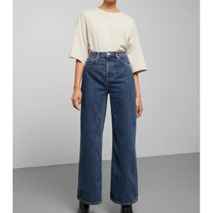 weekday ace jeans - weekday ace jeans i toppen skick ! storlek 24/32 och de passar mig som är 169cm och har storlek 34/xs, kan mötas upp i Gävle elr frakta (frakt kostar 70kr extra)