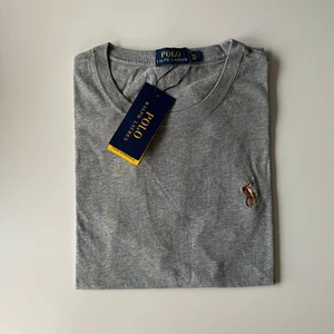 Ny T-shirt från Polo (XL) - Ny T-shirt från Polo med tags kvar i storlek XL