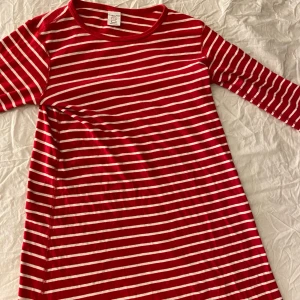 Nattlinne  - Ett nattlinne från polarn och pyret. Det är super mysigt och passar mig som XS-S