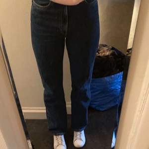 Skitsnygga weekday jeans som jag säljer för att jag tycker de är korta på mig som är 172/173!! Endast använda 2 gånger så de är precis som nya!! inkl frakt