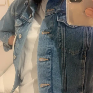 a bonnie jeans jacket size 8 - jeans jacka i perfect skick, har aldrig använts, ursprungspris var över 400, färg- josephine blue