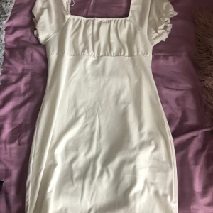 Klänning  - Vit klänning 