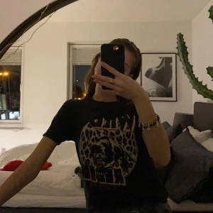 Tröja - Fin oanvänd tröja med fint motiv 🖤🖤