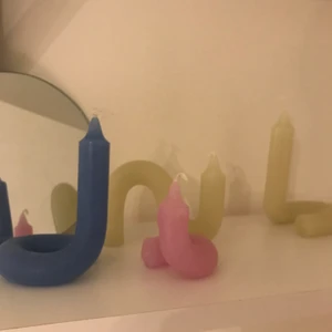 Twisted candles  - Intressekoll på ”twisted candles”. Ifall du skulle vilja ha ett par pastellfärgade ljus är det bara att höra av dig💗 Hör gärna av dig vilken färg och vilken ”form” ni önskar. PRIS: 1st=15kr, 3st=40kr💚 Hör gärna av er ifall ni är intresserade ⭐️