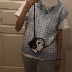 tröjväst  - Köpte från SHEIN. 269kr nypris. Enbart testat! Aldrig använt. lite oversized. 