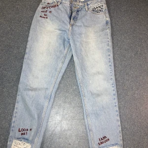 Mom jeans  - Mom jeans från nakd storlek 38 men mera som en 36a aldrig använda endast testade köpta från en annan säljare här på tise 