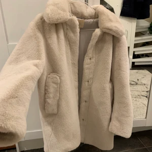 Pälskappa - Super fin( fejk) pälsjacka från H&M. Aldrig använd! Storlek xs/s