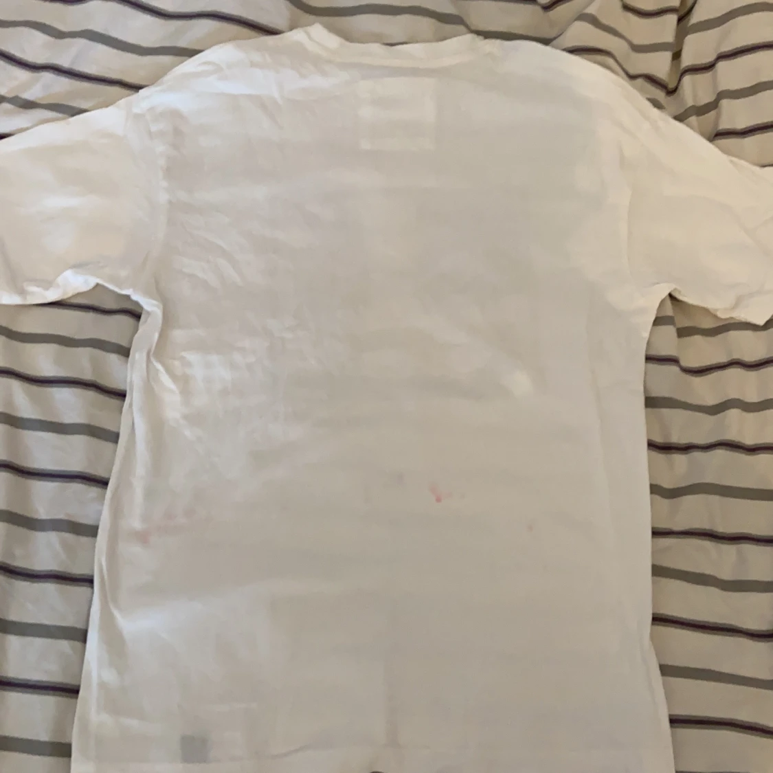 Säljer en vit Pull & Bear t-shirt i storlek XS-S - 90