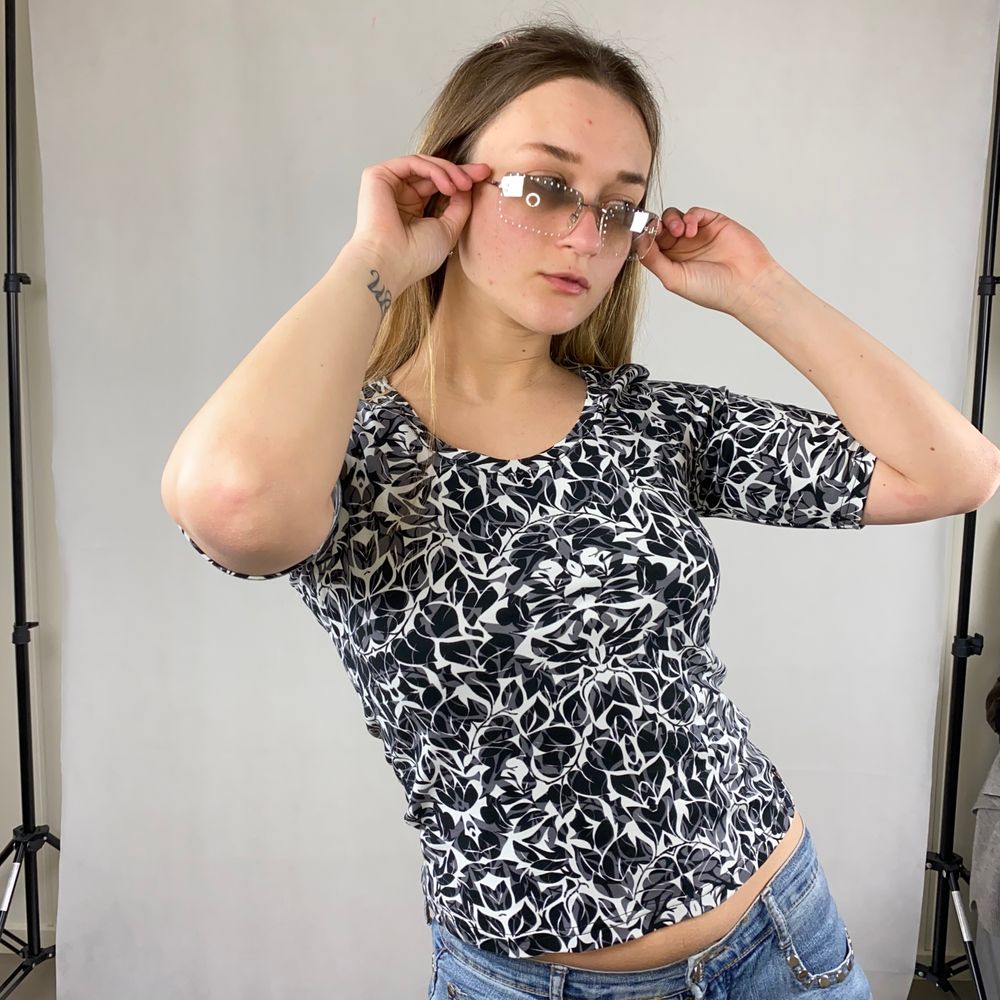 En trekvartsärm tröja från Street One, storlek 36. I toppenskick! Modellen använder vanligtvis 36 och är 169cm. SafePay knappen är aktiverad så det går att köpa direkt utan att behöva meddela! Tar annars swish! Använder helst Safepay då det blir säkrare för båda (Safepay tar 10% av betalningen och spårbar frakt på 66kr är inräknad i priset) Om du lägger upp en Instagrambild på ditt köp så får du gärna tagga @thewearbones för att bli featured 🧚🏼🥂 (Skriv gärna om du har eventuella frågor!) . T-shirts.