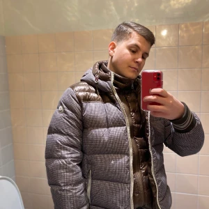 Moncler Eusebe - Storlek 5 8/10 skick 16.000 nypris 