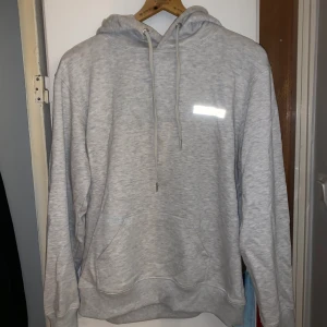 The Classy Issue Hoodie - Nudes Hoodie från The Classy Issue, knappt använd. Nypris 999kr.