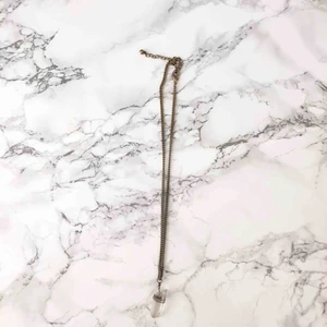  - Ett kristall halsband från Cubus. Frakt förekommer. (Kan mötas upp)