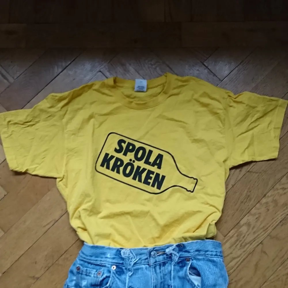 T-shirt med Systembolagets gamla reklam slogan 