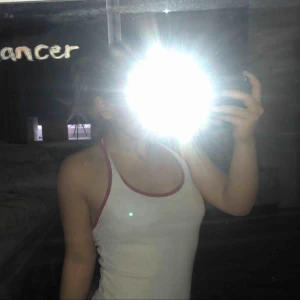  - Topp som aldrig kommer till användning  Frakt tillkommer 