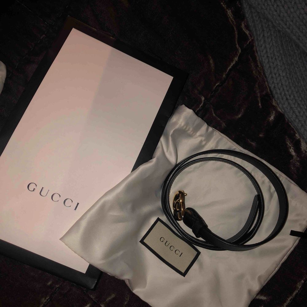 Använd mindre än 5 ggr. Snyggt, stilrent Gucci skärp. Köpt för ca 3200 kr. Dustbag + påse kvar . Accessoarer.