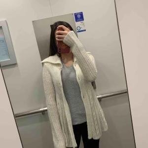  - Kofta i storlek M, finns i Stockholm Odenplan