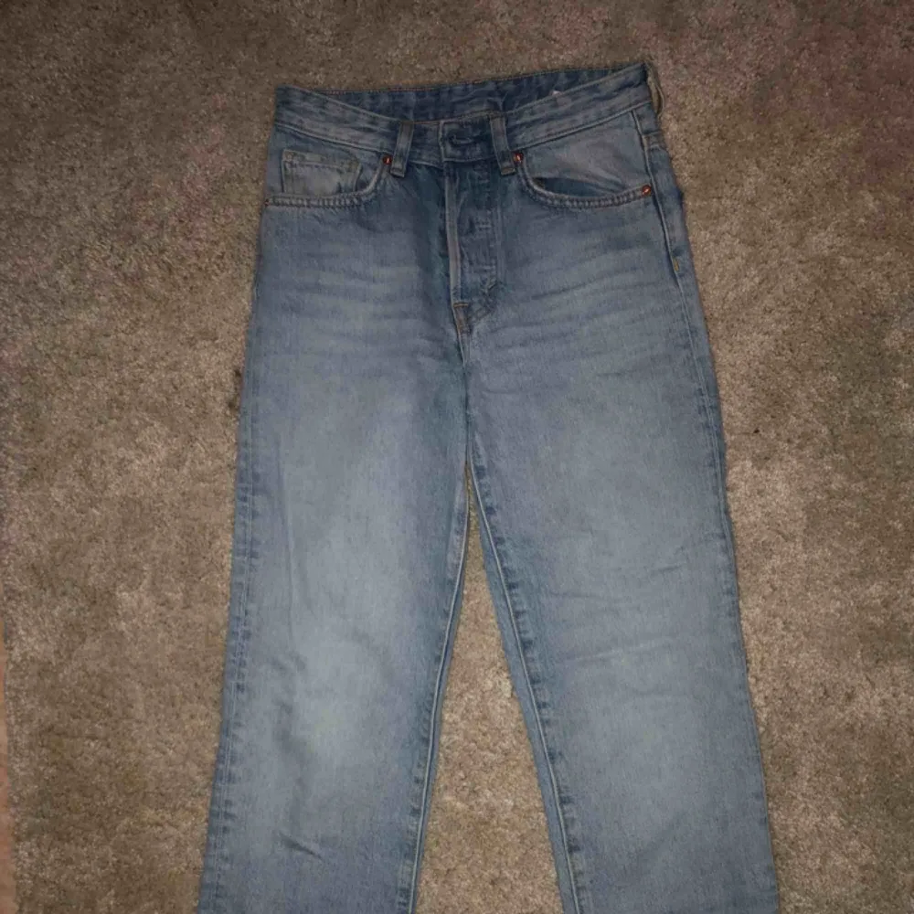 Säljer pga för många jeans 😔 Har för många liknande dessa men modellen är helt underbar.. Jeans & Byxor.