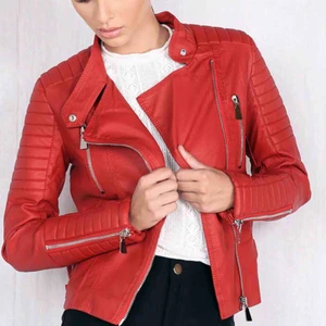  - Fick denna av min mamma men vart inte av art använda den. Därav säljer jag den nu. Kan fraktas.