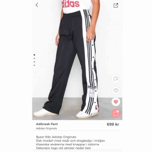  - Säljer dessa byxor som jag köpte på Nelly för 699kr. Dom är aldrig använda endast testade. Dom är skitsnygga med kommer aldrig till användning. Frakt ingår. Storleken är 36