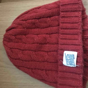  - Jätteskön mössa!Frakt 20kr