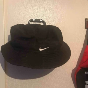  - Nike fiskehatt, frakt kostar 30kr