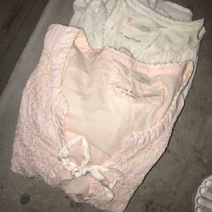  - 2 Odd molly blusar storlek 1 (S). I fint skick. Nypris är 1199 st. Kan fraktas för 39 kr. 