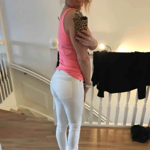  - Vita jeans från dr denim, stl xxs-xs, viss strechighet . Fint skick!