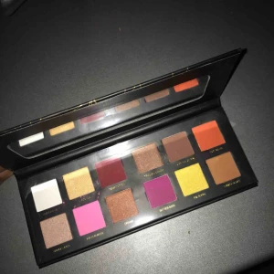  - Endast vissa färger är swatchade!