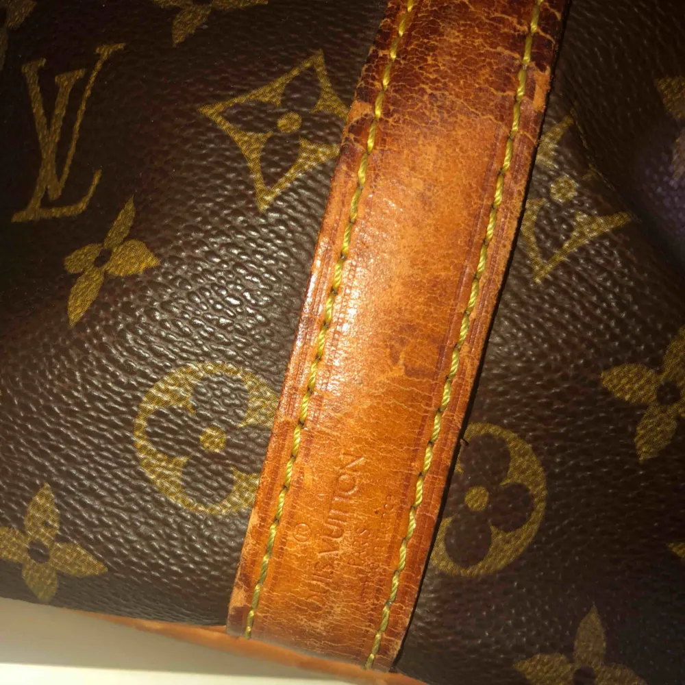 Snygg äkta Louis Vuitton väska, vintage. Inköpt från Tradera för ett år sedan. . Väskor.