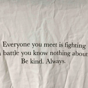  - Den populära ”Noora” t-shirten. Det klassiska citatet från Skam. Fint skick, knappt använd