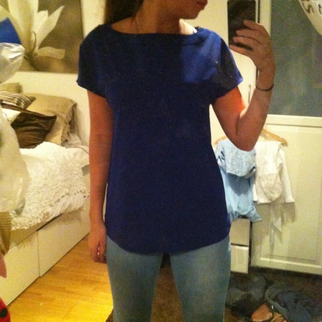 Stilren topp från zara med guldkedjor på sidorna, använd 1 gång