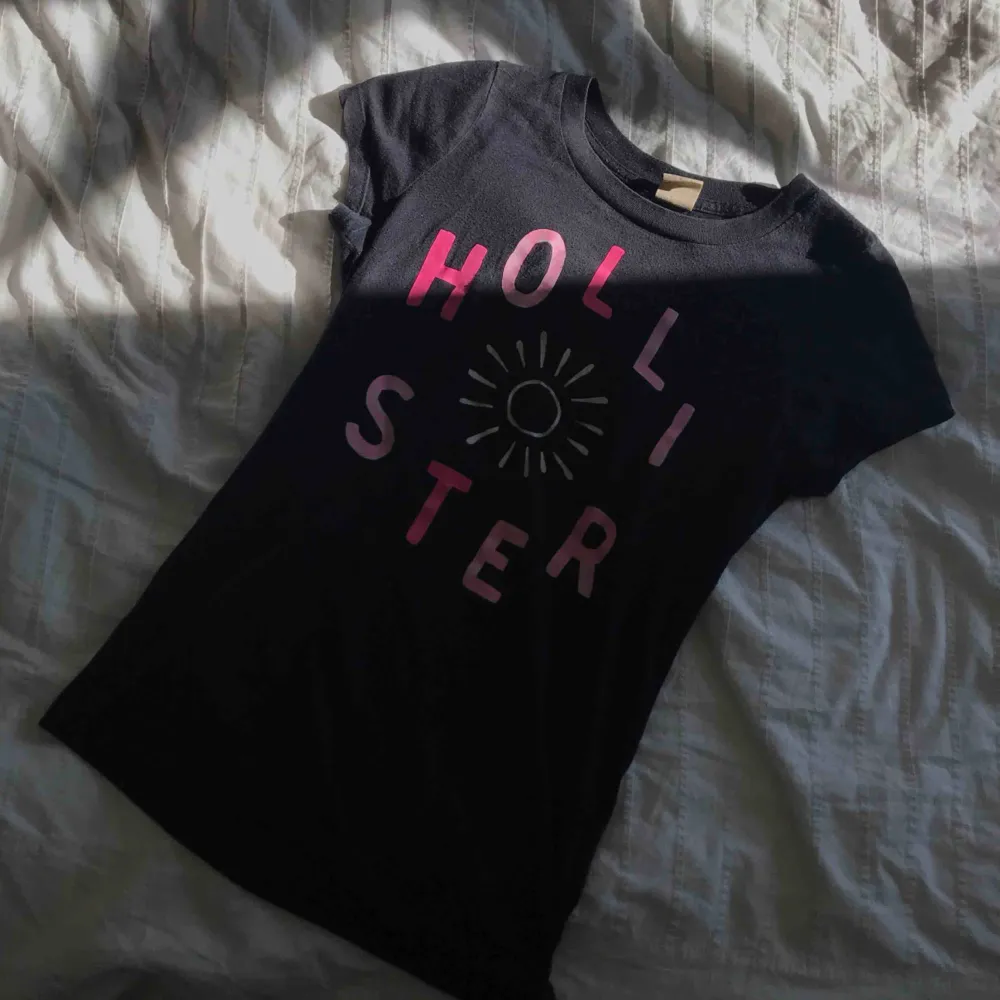 HOLLISTER t-shirt. Kan mötas upp i Lund/Malmö eller frakta för 59kr extra.. T-shirts.