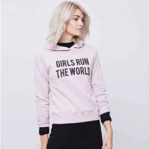  - Rosa hoodie från Ginatricot, endast använd fåtal gånger! 