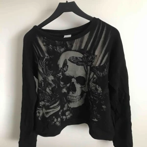  - Cool tröja från Gina Tricot. Köpare står för frakt