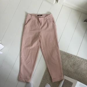  - Byxor från bikbok