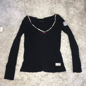  - Plagg: Odd Molly tröja Anledning: Använder inte  Använda: väl använd  Nypris: 600 Pris nu: 100 Övrigt: På plagget står det att storleken är 0, det motsvarar XS 