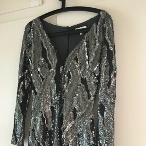  - Superfin paljettklänning från drylake!! Mycket bra skick, perfekt till nyår Köparen står för frakt 