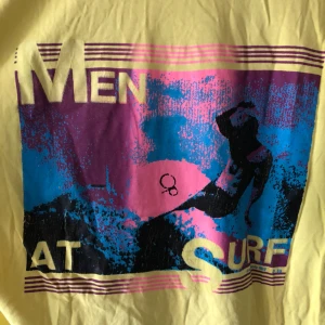  - Ultrasnygg vintage OP Sunwear T-shirt i nice slitet skick med surftryck. 