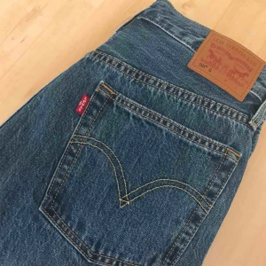  - Helt OANVÄNDA nyinköpta jeans från levis som va för stora när ja köpte dom så har ej velat avnända dom, 501. Frakt 58kr. 