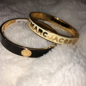  - Säljer mina Marc Jacobs armband, 150kr/styck! Endast de svarta kvar! Frakten står ni för (50kr)