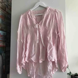  - Ny och knappt använd, där av säljer jag den. Mycket snygg  Frakt max 32kr✈️