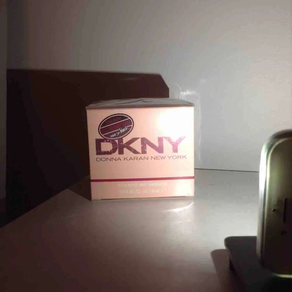 En helt ny, oöppnad DKNY parfym. Säljer på grund av att jag ej kommer använda den. Köpt för 650kr säljer för 500   #perfume# DKNY #Åhlens . Övrigt.