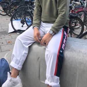  - Nike byxor, vintage. Bra skick.   Frakt 59kr betalas av köparen. 