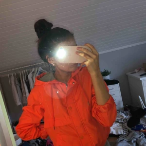  - En helt oanvänd jacka från HM (prislappen finns kvar)