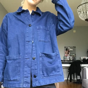  - Jeansjacka från monki. Använd fåtal gånger. Möts upp i Stockholm annars tillkommer frakt!