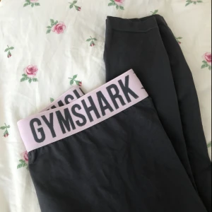  - Superfina träningstights från Gymshark. Köpta för 649kr. Jättestretchiga och sköna. Endast testade, säljer pga fel storlek. 