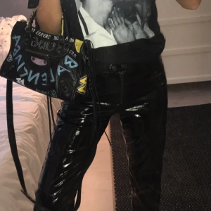  - Högmidjade latexbyxor använda två gånger :)