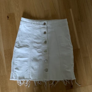 Jeans kjol  - Jeans kjol från Gina fint skick använd en gång