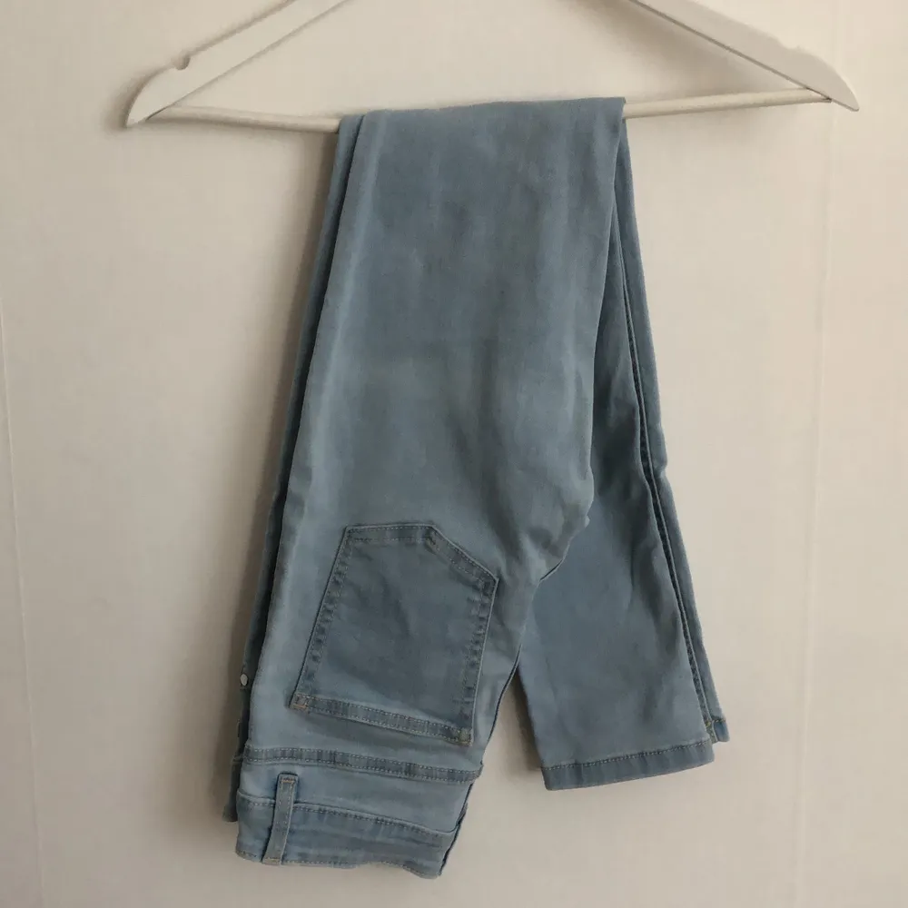 Säljer mina jeggings från Cubus. Använd 2 gånger och är så gott som nya. Perfekta jeans för oss 160-165cm långa.. Jeans & Byxor.